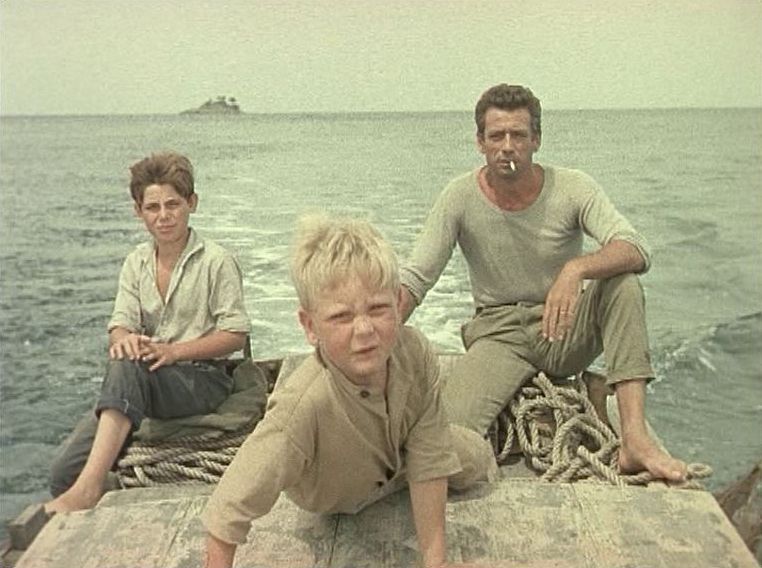 Squarciò mit seinem zwei Jungs auf dem Fischerboot.